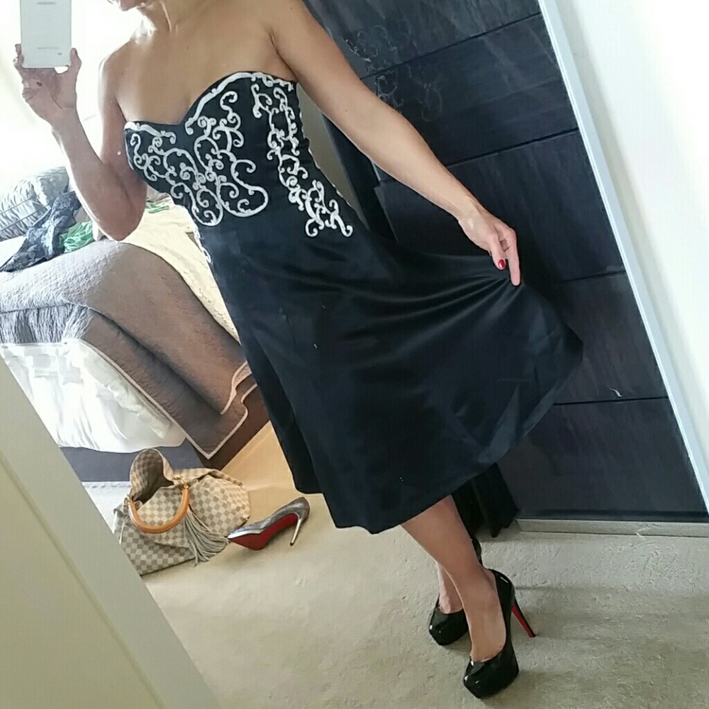 LITTLE BLACK DRESS - black tie event stunner